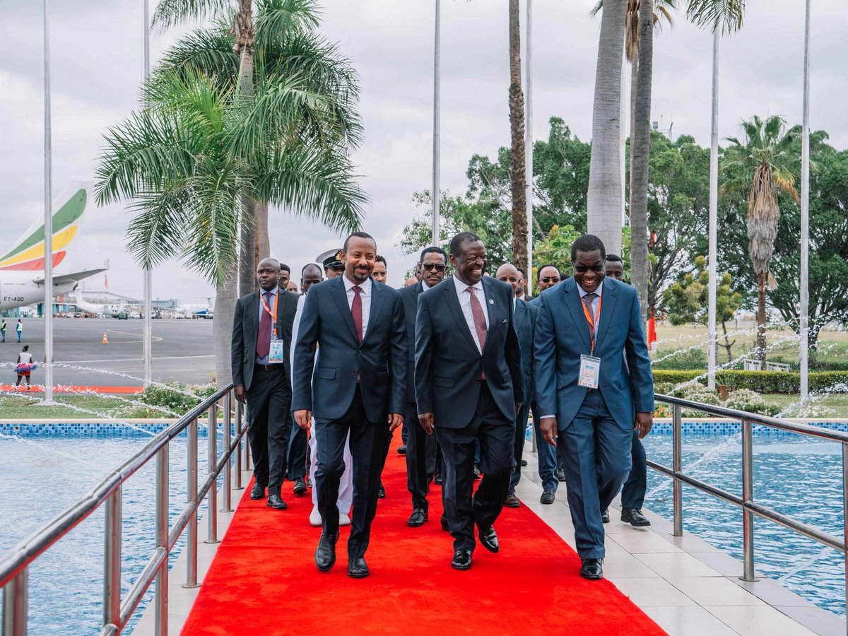 dessalegnmanaye's tweet image. H.E. Prime Minister @AbiyAhmedAli , together with his delegation, arrived in Nairobi, Kenya earlier this morning to participate in the 24th Summit of the #COMESA Authority of Heads of State and Government. 
© @PMEthiopia 
@GHessebon @BerhanuTsegaye @SMHaderaAbera  @MFAEthiopia