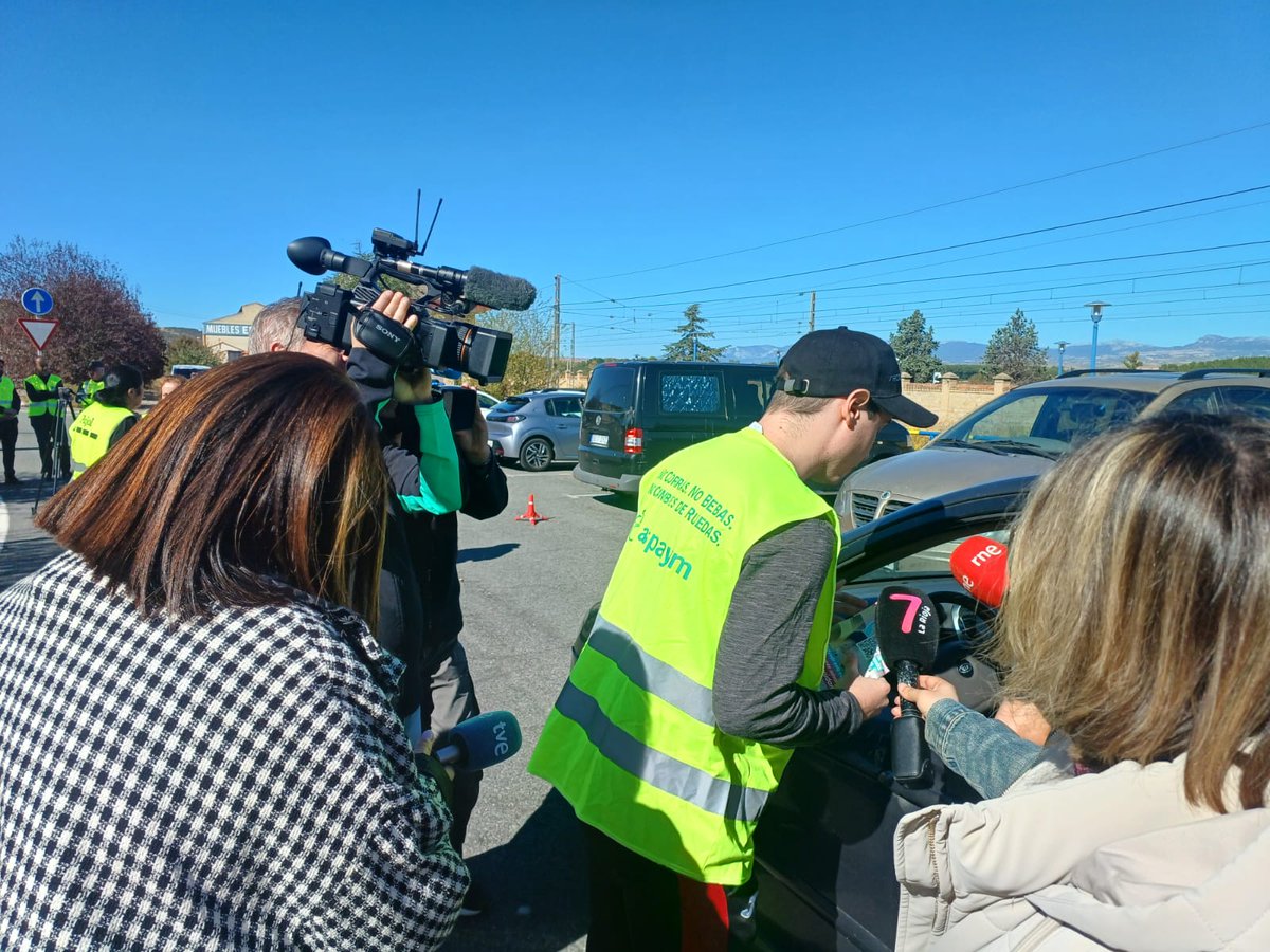Logroño se sumó a la campaña nacional 
#AlVolanteCeroDistracciones organizada por <a href="/ASPAYMNACIONAL/">ASPAYM Nacional</a>, junto al <a href="/CRMFLardero/">CRMFLardero</a>, <a href="/DGTes/">Dir. Gral. Tráfico</a> y <a href="/guardiacivil/">Guardia Civil</a>. El objetivo: concienciar sobre los peligros de las distracciones al volante y prevenir siniestros viales.