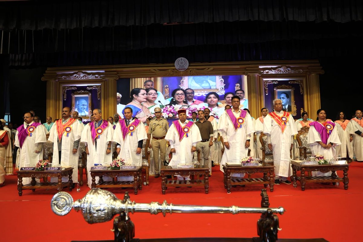 Hon'ble Governor of Karnataka, Thaawarchand Gehlot presided over the 60th convocation of Bangalore University. On this occasion, the Chief Guest Dr. Prahlad Rama Rao, Vice Chancellor Dr. Jayakar Shetty and other dignitaries were present.