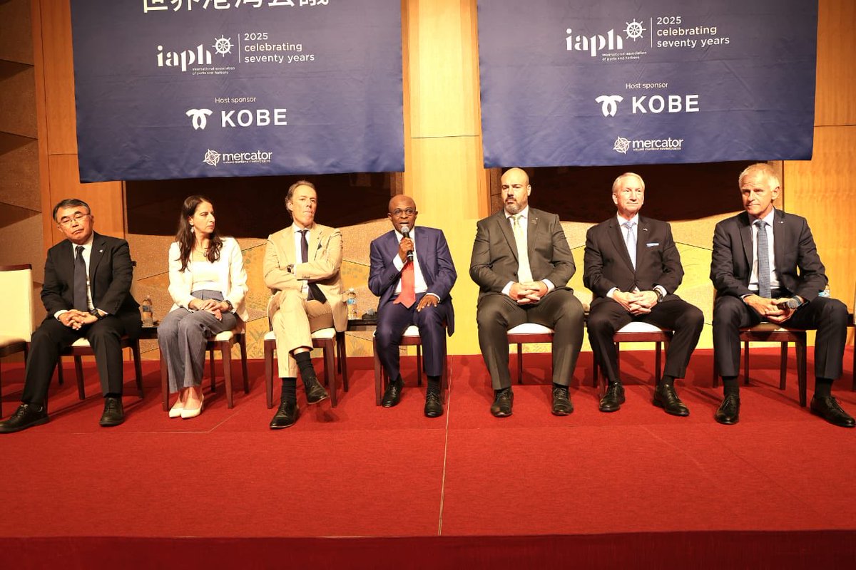 nigerianports's tweet image. Global Port Leaders Endorse Nigeria's Abubakar Dantsoho As Vice-President IAPH

At the ongoing World Ports Conference in Kobe-Japan, Port professionals drawn from 64 Countries have endorsed the election of the Managing Director Nigerian Ports Authority (NPA) Dr. Abubakar Dantsoho…