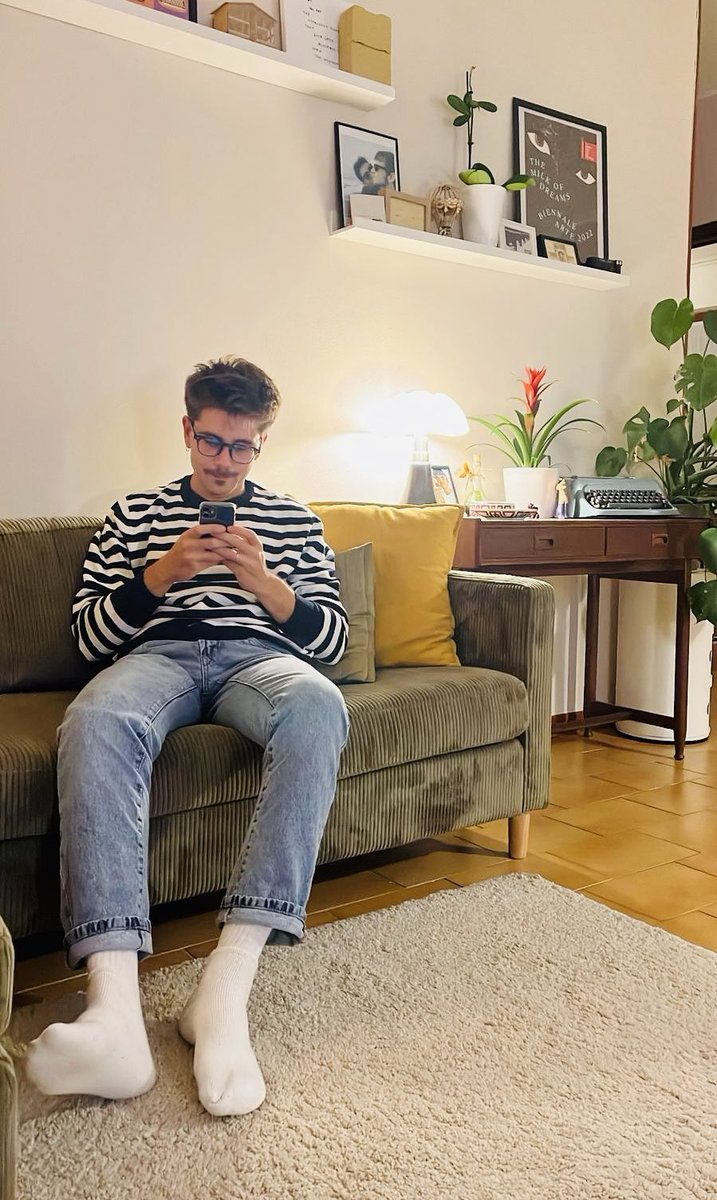 NiroMario's tweet photo. maglioncino da marinaio o da carcerato? 🤔 https://t.co/ZwISDQVc9y