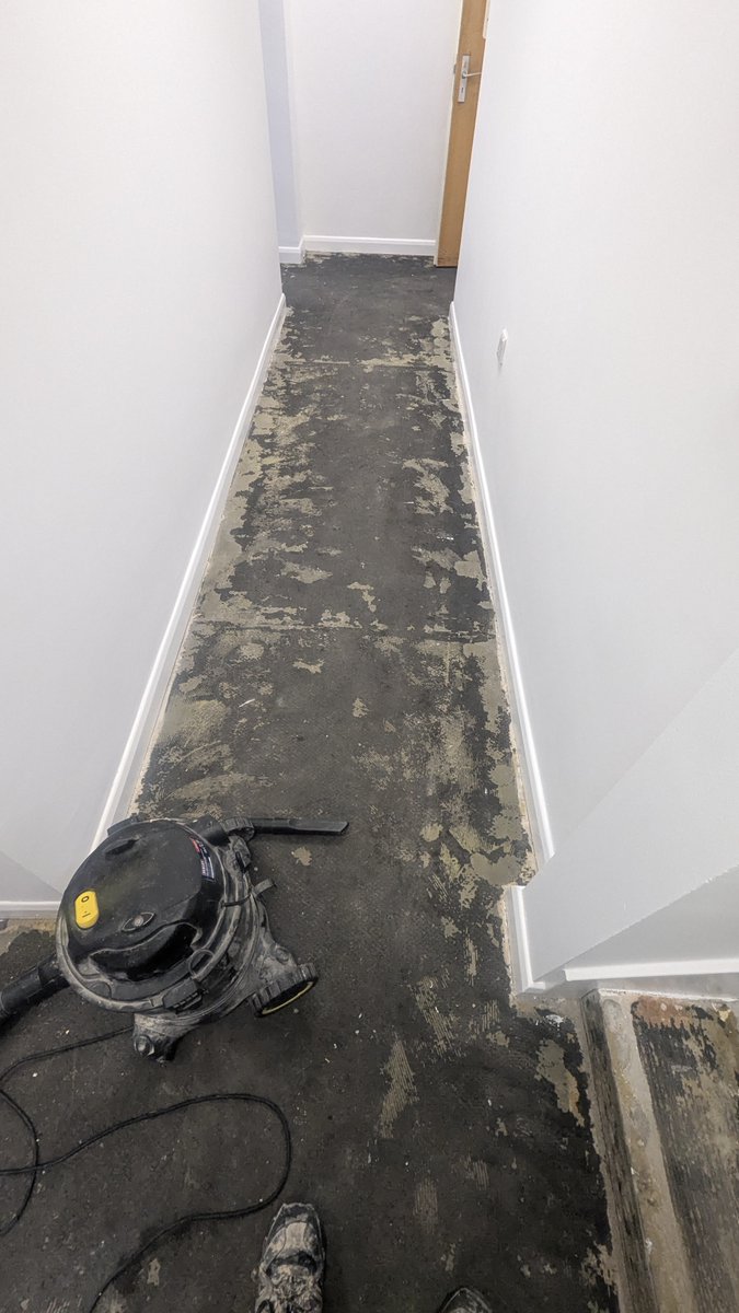 UNTFlooring's tweet photo. A small job this time but way down in Lincoln. This Post Office's back of house areas where in needs of a facelift. Job Done!! #polyflor #safetyflooring #untouchablesflooring #fball #genisistrim #kelmorescreed #flooring https://t.co/sXAdQLV4De