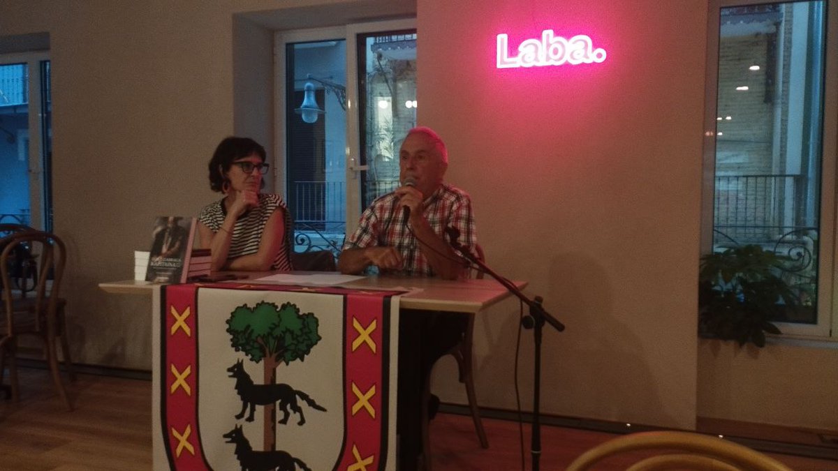 ⚔️ Urriko lehendabizikoa atzo. Juan Luis Larrazaren liburu aurkezpena: Luis Lizarraga kapitaina.