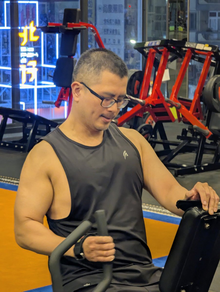 當gay好累，下班了還不能休息