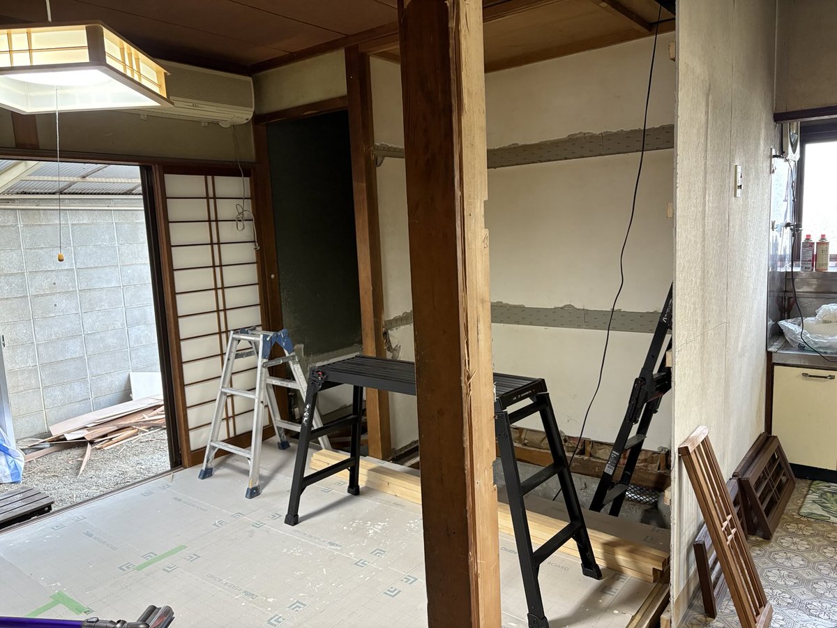 押入れと壁ぶち破りました🐻🪚🔨✨