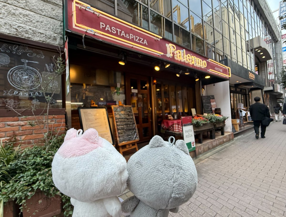 anime_nmeneko's tweet image. ╭━━━━━━━━━━━━━━━━━╮
　　　　#ンめねこ とうすくろが
　赤坂で美味しいごはん屋さんを開拓！
　　　　#今日のンめねこ飯
╰━━━━━━━━ｖ━━━━━━━━╯

拘り感じる魚介パスタとライスコロッケを堪能する2人🦐🦑
居心地の良いお店の雰囲気に癒される2人でした✨…