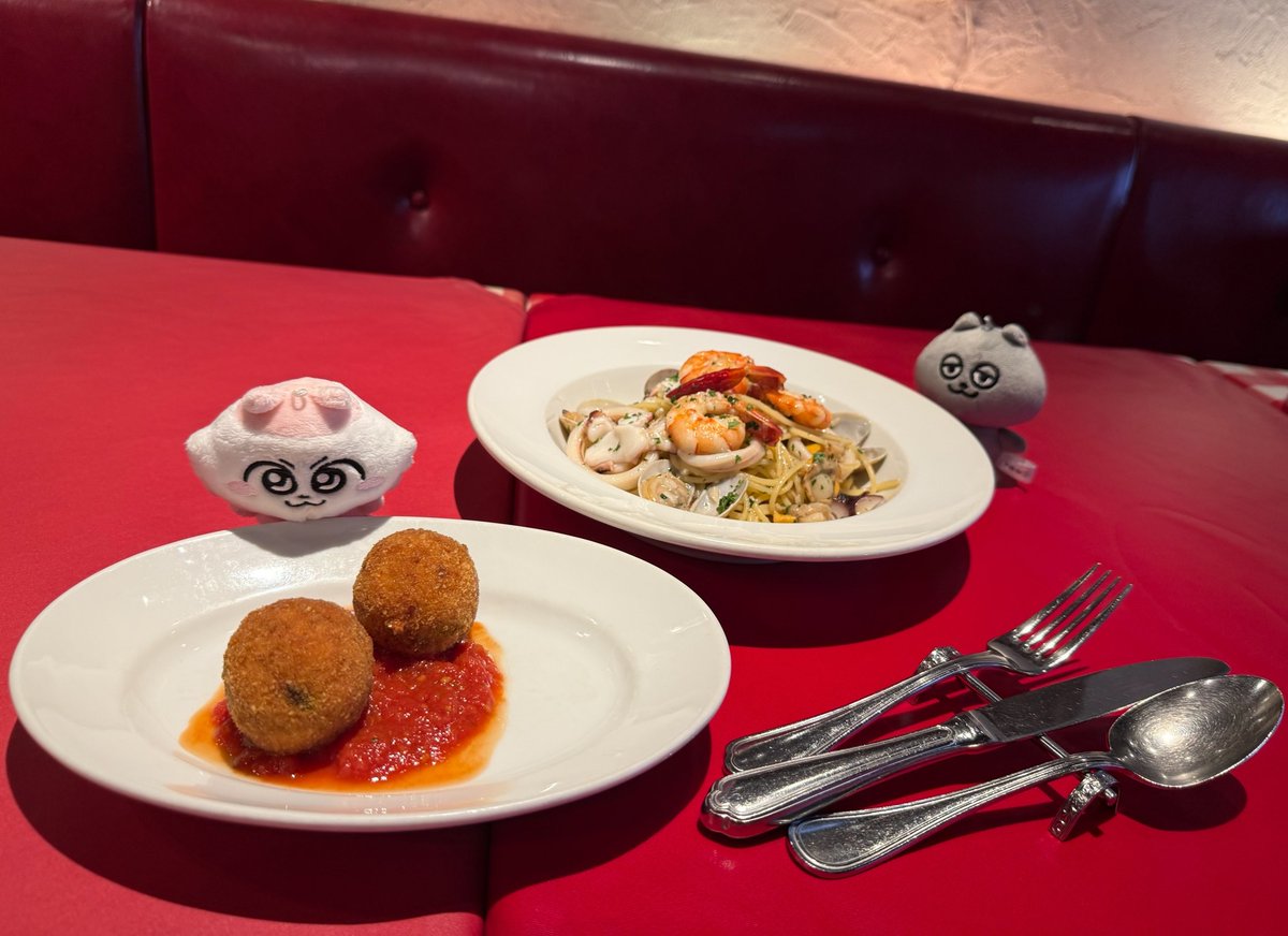 anime_nmeneko's tweet image. ╭━━━━━━━━━━━━━━━━━╮
　　　　#ンめねこ とうすくろが
　赤坂で美味しいごはん屋さんを開拓！
　　　　#今日のンめねこ飯
╰━━━━━━━━ｖ━━━━━━━━╯

拘り感じる魚介パスタとライスコロッケを堪能する2人🦐🦑
居心地の良いお店の雰囲気に癒される2人でした✨…