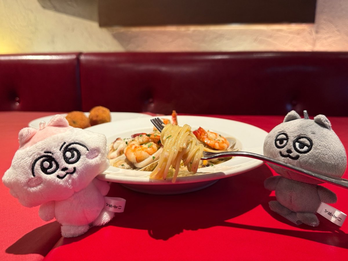 anime_nmeneko's tweet image. ╭━━━━━━━━━━━━━━━━━╮
　　　　#ンめねこ とうすくろが
　赤坂で美味しいごはん屋さんを開拓！
　　　　#今日のンめねこ飯
╰━━━━━━━━ｖ━━━━━━━━╯

拘り感じる魚介パスタとライスコロッケを堪能する2人🦐🦑
居心地の良いお店の雰囲気に癒される2人でした✨…