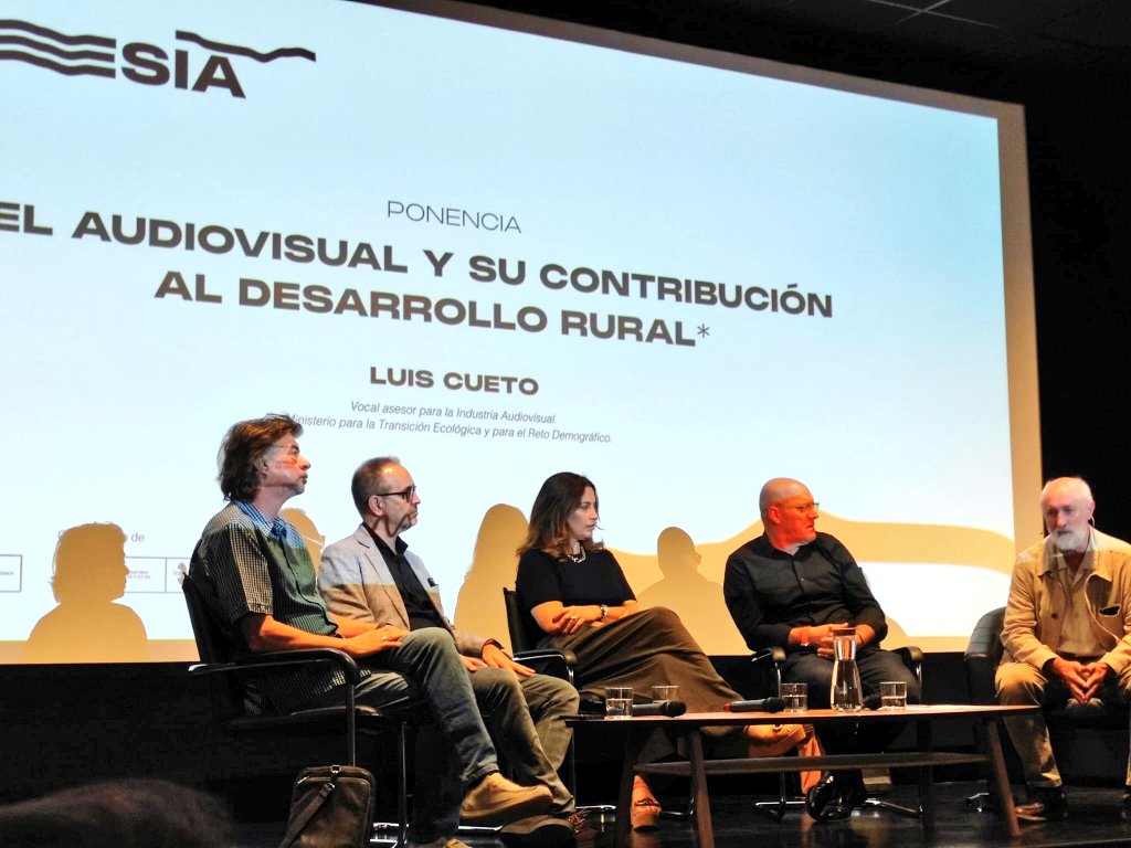 Luminaria Arte y aprendizaje tweet media