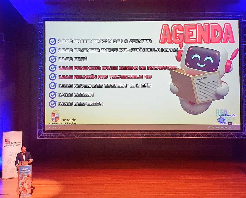 VALLA_TIC's tweet photo. Jornada inicial con toda la RED DE DIGITALIZACIÓN curso 2025-2026 🤖🚀💻💫
@educacyl @CCMDCyL @cfievalladolid https://t.co/ffvCcgxdzc