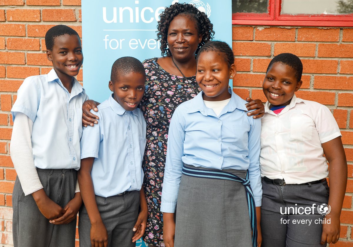 UNICEFBotswana's tweet image. At Sepako Primary School, the future is here! 
Thanks to the #Giga initiative by @UNICEF, the Ministry for State President &amp;amp; #SmartBots, learners are stepping boldly into the digital age - discovering, learning &amp;amp; dreaming online for the first time. 
#ForEveryChild…
