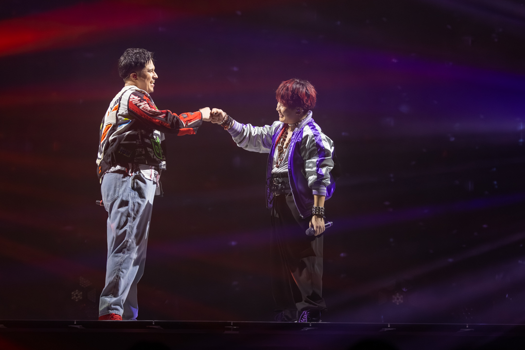🔴🟣🔴🟣

#ヒプマイ11thライブ 
Buster Bros!!! ＆ Bad Ass Temple公演
<a href="/ABEMA/">ABEMA(アベマ)</a>での全編見逃し配信は

📅10/12(日)23:59📅まで⏳

配信チケットはまだまだ販売中👀
マルチアングルチケットも📹

【Day1】abema.go.link/8CTNo
【Day2】abema.go.link/g8LKK