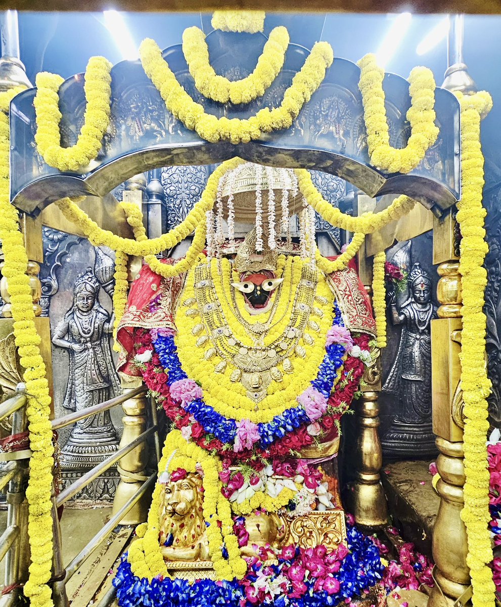 maavindhyasini's tweet photo. राजश्री आरती दर्शन 🙏🏻🚩🙇🏼‍♀️ https://t.co/JI1IUIprQP