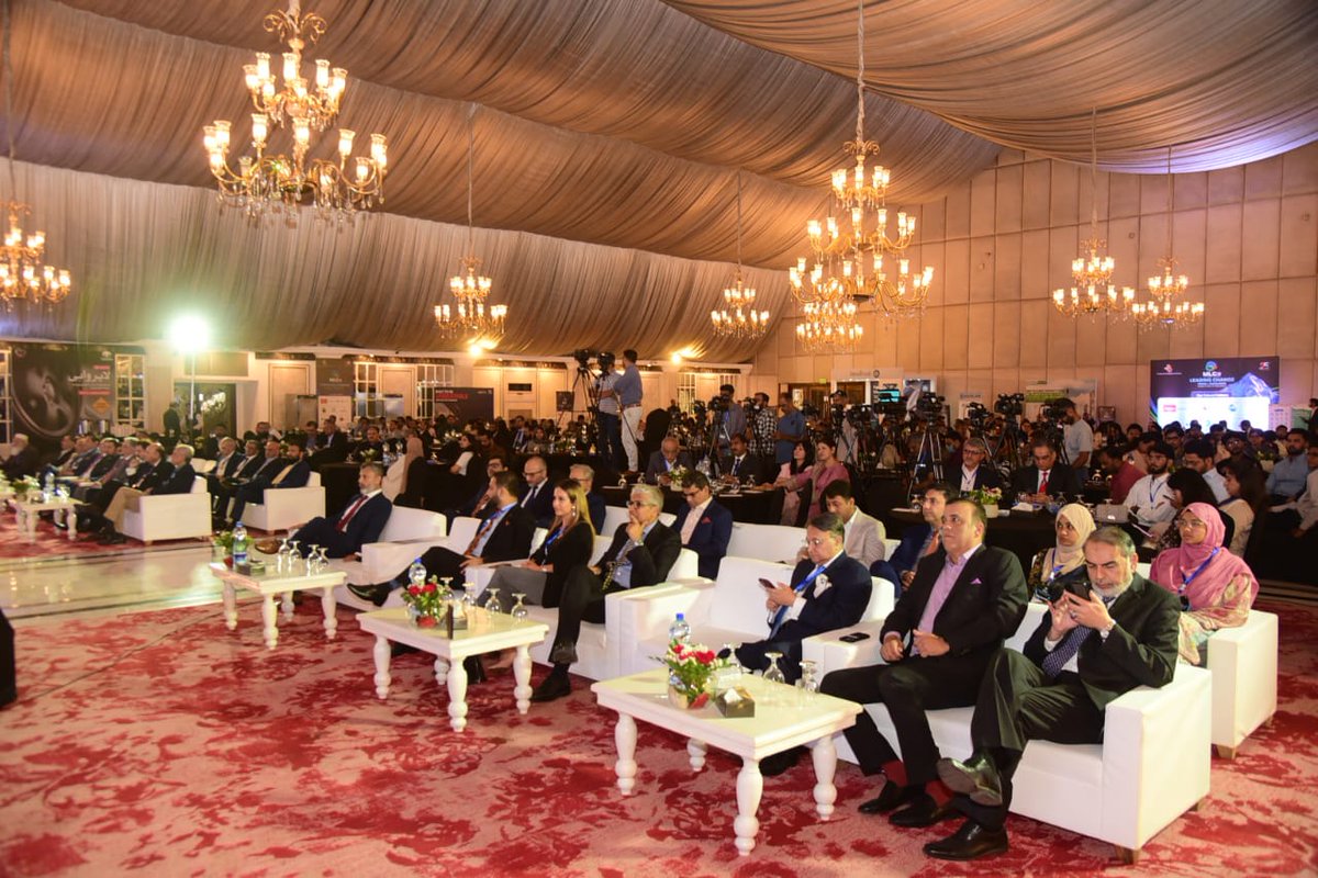PlanComPakistan's tweet image. When leadership meets vision, transformation begins. 

Prof. Ahsan Iqbal addressed the MAP Leadership Conference 2025 as Chief Guest, emphasizing the power of visionary leadership in driving organizational excellence and national transformation. 

He urged Pakistan’s corporate…
