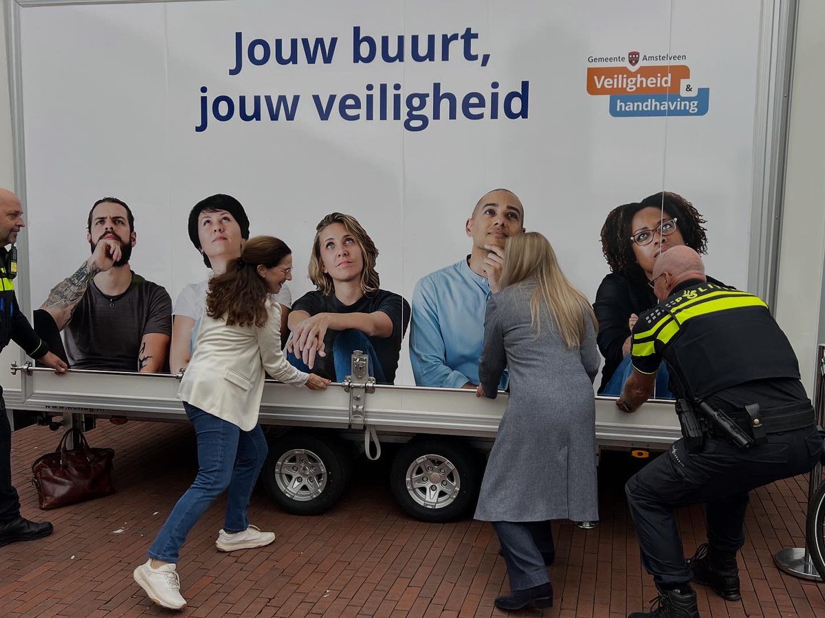 VVDAmstelveen's tweet image. De veiligheid in Amstelveen heeft, op initiatief van de VVD, er een nieuwe aanwinst: de veiligheidskar. Bedoeld al mobiele unit om inwoners op locatie te kunnen voorlichten over onderwerpen mbt veiligheid en weerbaarheid. 💙