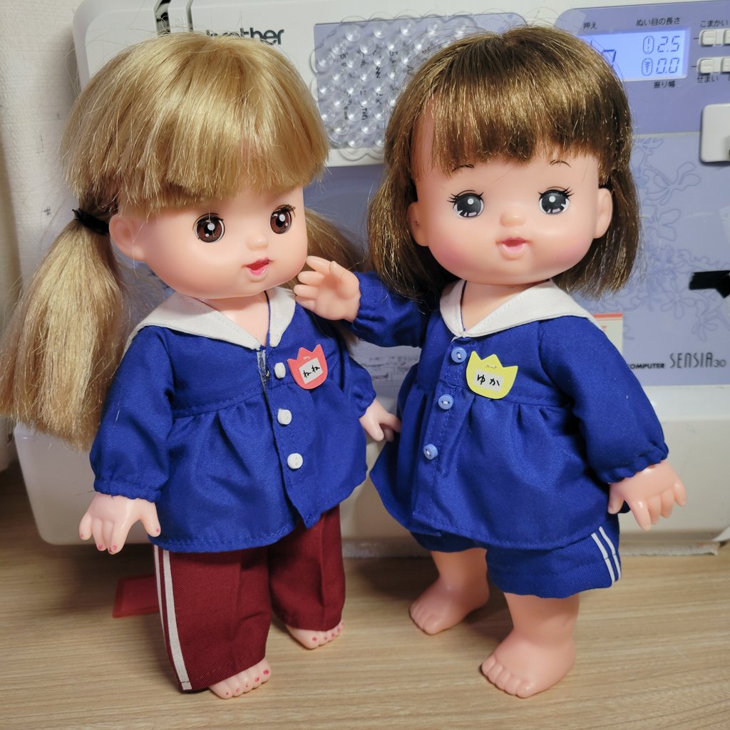 mozuko00's tweet photo. 娘のリクエストで娘と同じ園服とジャージズボン https://t.co/LqSZ4Hx0uQ