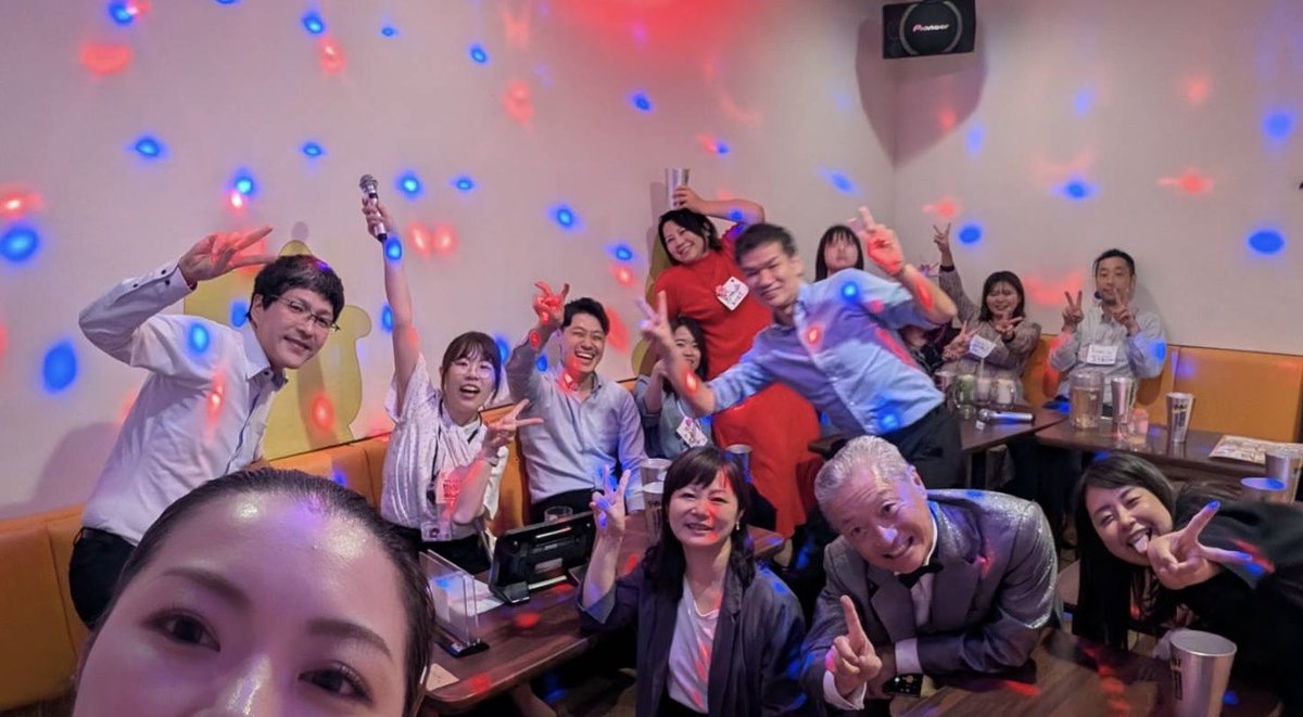 anzucco's tweet photo. 三井ビルのど自慢慰労会！
出演者みなさんアッパー&amp;ハッピーで最高！！！
クイズ大会もあって盛り上がるよ！

#三井ビルのど自慢 https://t.co/FbcBI7DeoG
