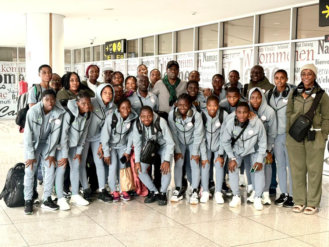 Nigeria's U17 Women, Flamingos ran into legend Taribo West when they arrived in Casablanca for the FIFA U-17 Women’s World Cup.

West took time out to talk to inspire the players. 

Nigeria is drawn in Group D alongside Canada, France &amp; Samoa.
They play first game Sunday, 19 Oct.