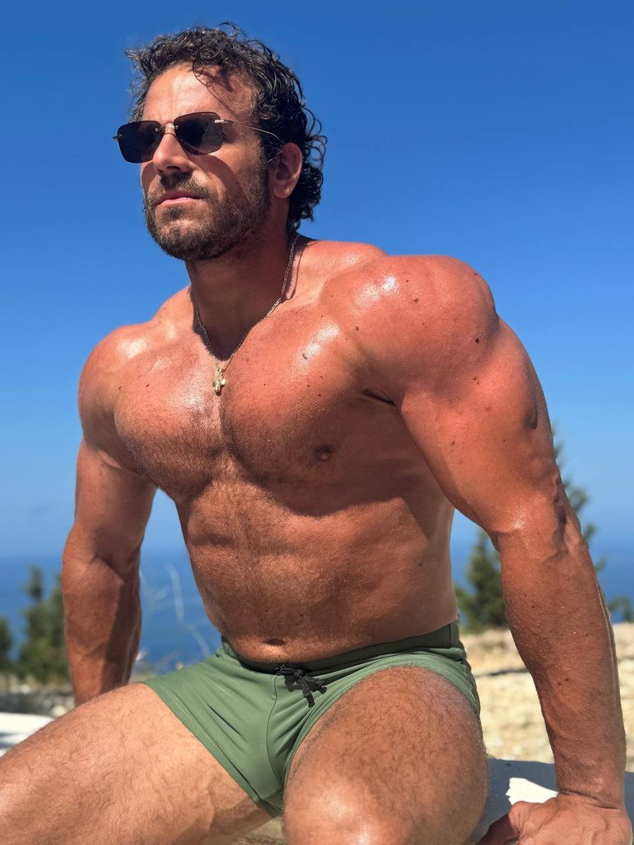 Didn't pack much for this trip, figured less is more 😏 Wanna see how I spent the day?
onlyfans.com/reallifehercul…