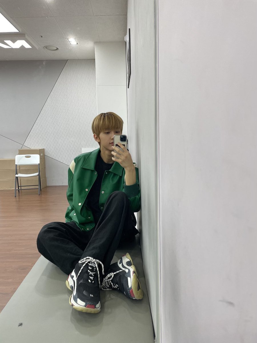 zzangeunhwi's tweet photo. 은휘시💚
3년 전 오늘의 휘 https://t.co/BMGxMm5t9D