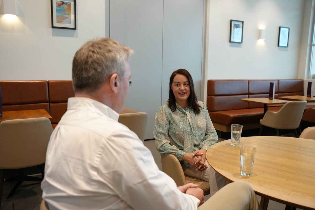 DCMS's tweet image. Tourism Minister @Steph_Peacock visited @manairport, meeting staff and leadership including CEO Ken O’Toole and Managing Director Chris Woodroofe.

Together they discussed how regional airports can help spread the benefits of tourism across the UK - with Manchester playing a key…