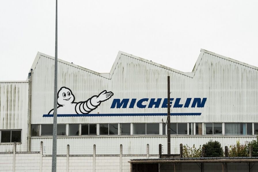 Et hop ! Michelin ferme une usine dans l’Ouest de la France pour partir en…Roumanie !

Pour un eurogaga pas de problème : c’est l’UE ! Ça reste dans l’UE !
(cf : hitwest.ouest-france.fr/michelin-la-gr…)

Mais pour quelqu’un qui s’intéresse encore à la France, c’est une catastrophe !

La réalité