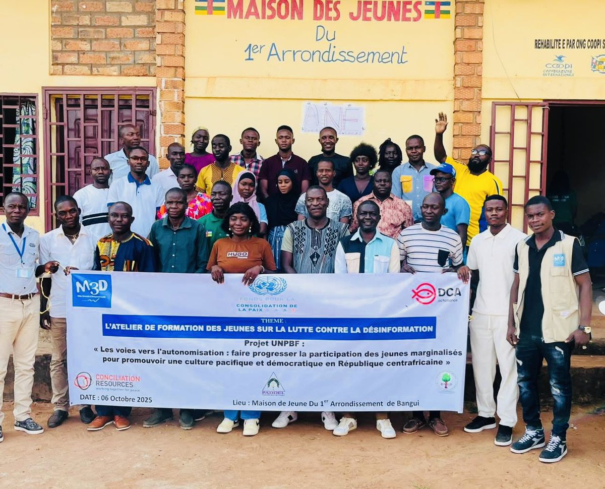 fridolinngoulou's tweet photo. J’ai été invité lundi dernier à former les jeunes leaders des arrondissements de #Bangui sur la lutte contre la désinformation en période électorale. 
Ceci dans le cadre du projet #UNPBF avec #DCA et @M3D_RCA 
#Centrafrique #RCA #Desinformation #Rumeurs
@UN_CAR @FranceBangui https://t.co/rDgym13Dzs