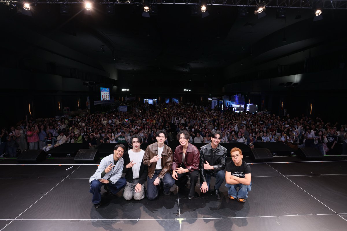 GmmtvShop's tweet photo. นำภาพ เอิร์ท - มิกซ์ - อู๋ - บูม ในงานเปิดตัว นวนิยาย “Only Friends : Dream On” 
ในงาน GMMTV FANIVAL วันนี้มาฝากค่า

@Earth_Pirapat  @wixxiws
@tnbau1  @besevboom 

#OnlyFriendsDreamOn
#GMMTVFANIVAL 
#GMMTV https://t.co/xXUx7Ahvk1
