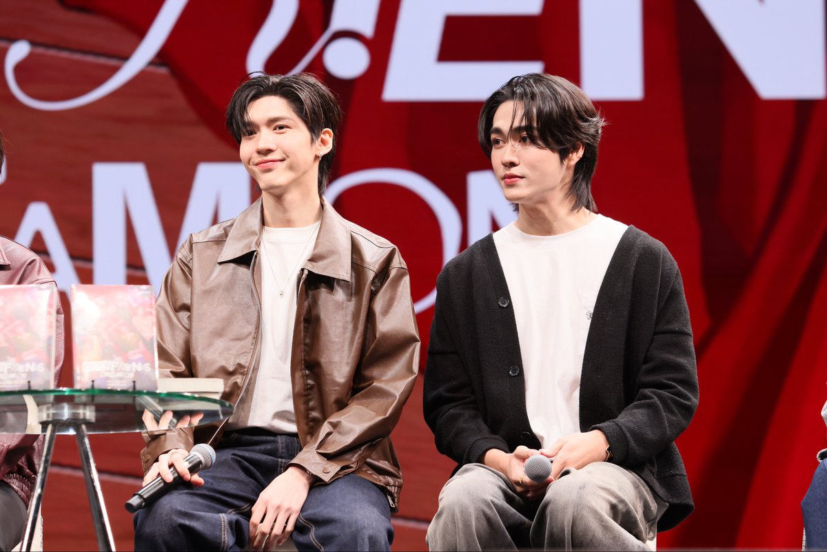 นำภาพ เอิร์ท - มิกซ์ - อู๋ - บูม ในงานเปิดตัว นวนิยาย “Only Friends : Dream On” 
ในงาน GMMTV FANIVAL วันนี้มาฝากค่า

<a href="/Earth_Pirapat/">Earth Pirapat 🌏</a>  <a href="/wixxiws/">มซ ตัวจริงยิ้มหวาน ติดวีนทวิตเฉยๆ</a>
<a href="/tnbau1/">อู๋ท้าน้าบูน</a>  <a href="/besevboom/">บูมที่ไม่ดื้อ</a> 

#OnlyFriendsDreamOn
#GMMTVFANIVAL 
#GMMTV
