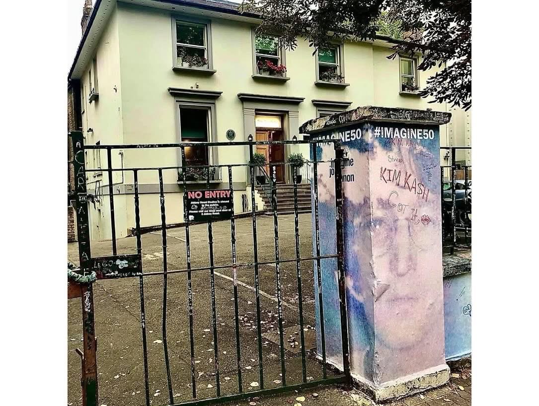 Vik Uppal (@vikuppal) on Twitter photo John Lennon.♥️
Part I : Imagine.
🙏 9th October 1940 - 8th December 1980.
📍 Abbey Road Studios, London. 
📸: 12th September 2021.
<a href="/johnlennon/">John Lennon</a> #lennon #johnlennon #imagine <a href="/AbbeyRoad/">Abbey Road</a> #london John Lennon.♥️
Part I : Imagine.
🙏 9th October 1940 - 8th December 1980.
📍 Abbey Road Studios, London. 
📸: 12th September 2021.
<a href="/johnlennon/">John Lennon</a> #lennon #johnlennon #imagine <a href="/AbbeyRoad/">Abbey Road</a> #london