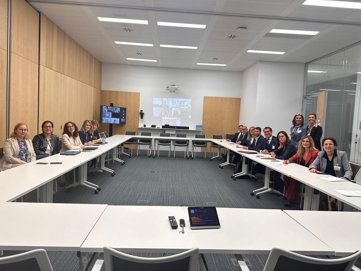 📅Ahir, una representació de <a href="/procuradorscat/">Procuradors catalans</a>  i <a href="/ProcuradorsICPB/">ProcuradorsICPB</a> encapçalada pel seu president i degà, respectivament, <a href="/JSZariquiey/">Javier Segura Zariquiey</a>,  es va reunir a la seu del departament de #Justícia amb <a href="/iolacinc/">Iolanda Aguilar</a> i el seu equip per parlar dels nous Tribunals d’Instància i l’entrada a la Fase 3