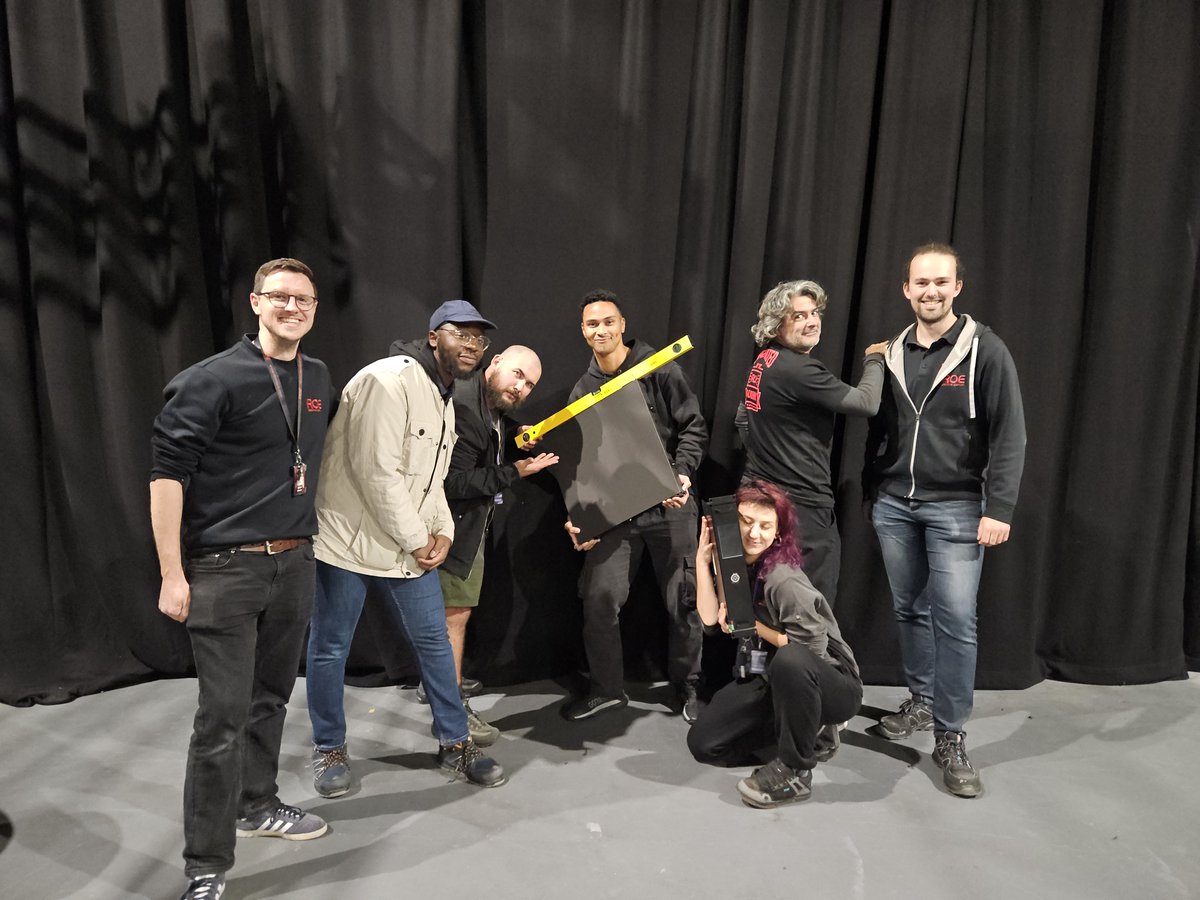 ROE_Visual's tweet photo. ROE Academy UK completed! Another fantastic line up of students has completed the ROE Academy, bringing more certified LED technicians. 
There's once chance left to complete this training this year: https://t.co/KUmIHBad3C

#ROEAcademy #ROEVisual #ProAV #LEDTraining https://t.co/mjqH9k3ztk