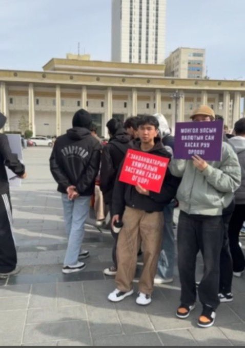 Женкогийн нүүрсний мафи учир мэдэхгүй хүүхдүүд авчрахаа болиочээ. 😁