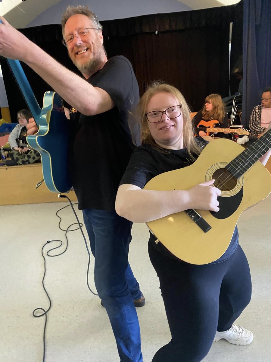 EmergeCommunity's tweet photo. 🫶🏻The aim: to make a meaningful impact in our communities.

Everyone is welcome, and we always keep smiling 😸🎶

#WorldMentalHealthDay #WMHD25 https://t.co/Twvs5vDEke