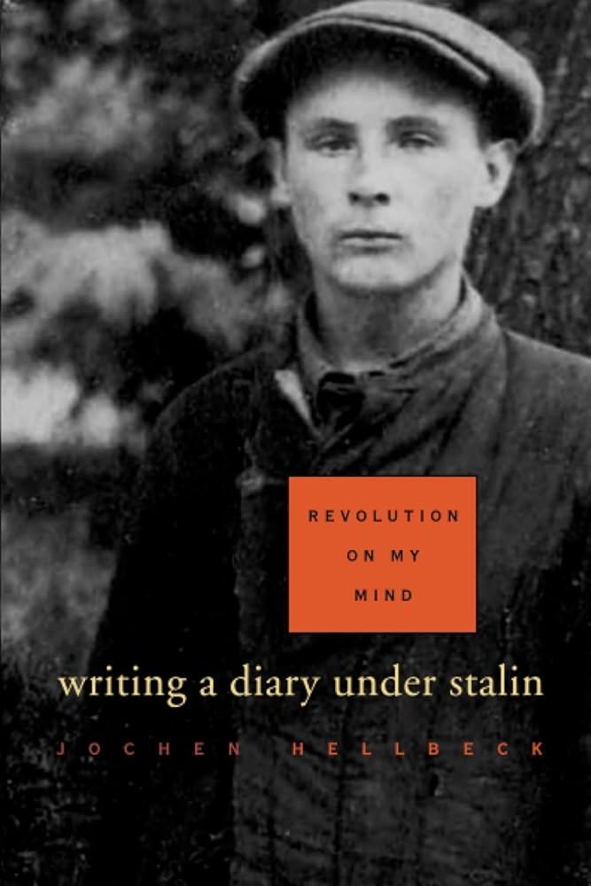 개인적으로 트친분들께 꼭 추천하고 싶은 책이 있습니다. Jochen Hellbeck의 Revolution on my mind: writing a diary under stalin. 스탈린 시대에 집필된 인민들의 일기를 분석한 책입니다. 이 책은 각각 다른 젠더, 출신성분, 지위를 가진 네 인물의 일기를 다루고 있어요. 

일기라는 사료가