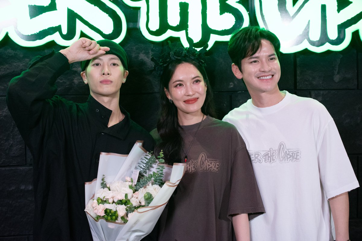 webstarupdate's tweet image. ชวนสัมผัสความหลอน “UNDER THE CASTLE” เปิดตัวแล้ว!! “แจ็คสัน หวัง” นำทัพสร้างประสบการณ์สุดล้ำกลางใจกรุงเทพฯ

#UnderTheCastle #UnderTheCastleThailand #UTC #UTCThailand #UnderTheCastle2025 #JACKSONWANG

ยิ่งใหญ่สมการรอคอย เมื่อประตูปราสาทแห่งความหลอนได้ถูกเปิดขึ้นแล้ว!! ในงาน “UNDER…