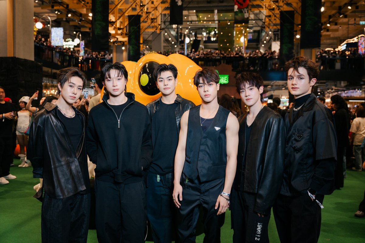 webstarupdate's tweet image. ชวนสัมผัสความหลอน “UNDER THE CASTLE” เปิดตัวแล้ว!! “แจ็คสัน หวัง” นำทัพสร้างประสบการณ์สุดล้ำกลางใจกรุงเทพฯ

#UnderTheCastle #UnderTheCastleThailand #UTC #UTCThailand #UnderTheCastle2025 #JACKSONWANG

ยิ่งใหญ่สมการรอคอย เมื่อประตูปราสาทแห่งความหลอนได้ถูกเปิดขึ้นแล้ว!! ในงาน “UNDER…