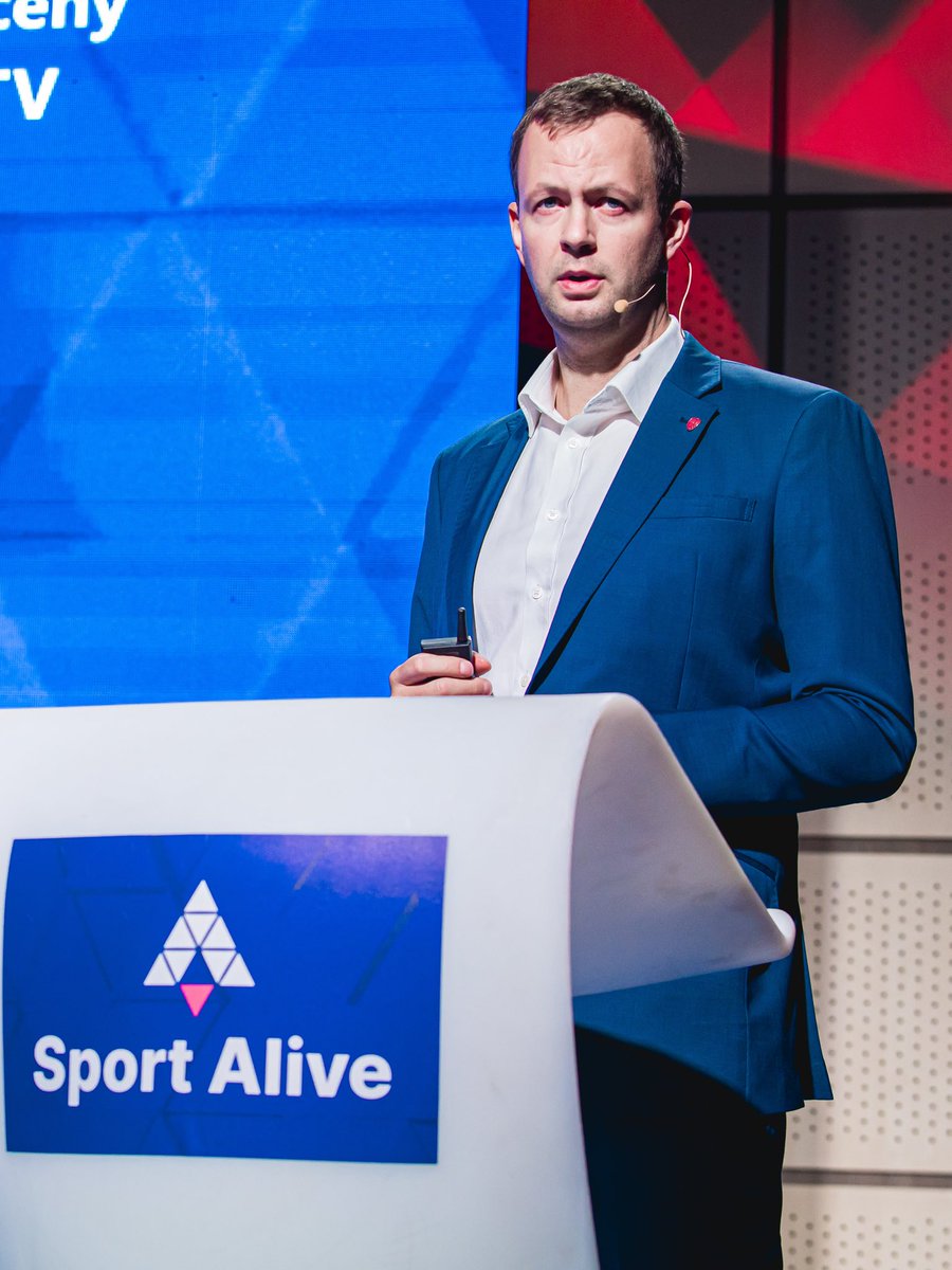 sport_alive's tweet photo. V roce 2023 spustil Český florbal platformu Český florbal TV, která nabízí živé přenosy, záznamy a exkluzivní obsah. Za první rok získala přes 20 000 uživatelů a více než 2 000 předplatitelů, některé zápasy jsou dostupné i s anglickým komentářem pro zahraniční diváky. 📺 https://t.co/hGMUOM6rzc