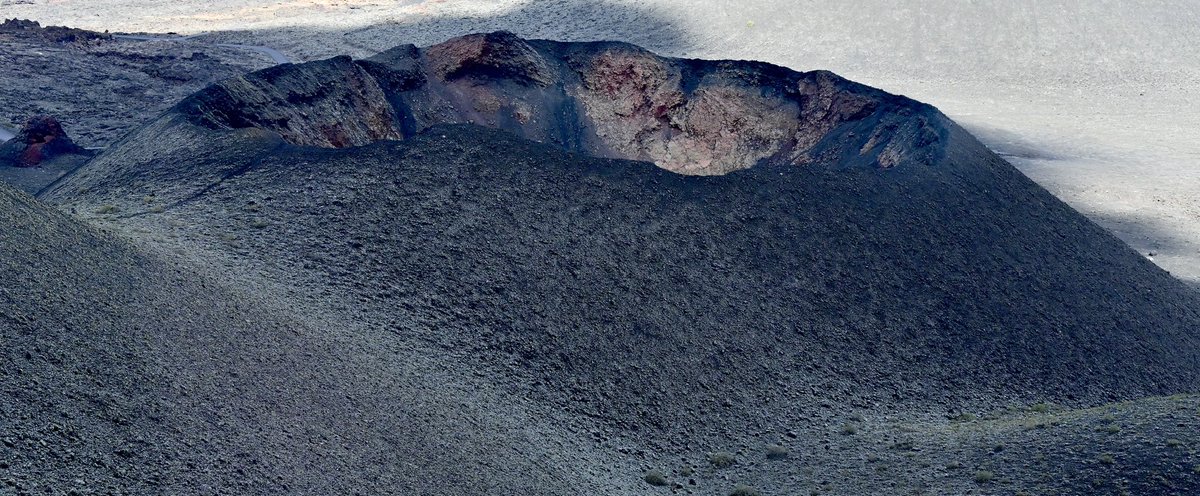 🇮🇨🌋Volcanoes are the undisputed protagonists of the Canary Island #Lanzarote! 📸Made with #NikonZ50 <a href="/PanoPhotos/">Panoramas 📸📱</a> <a href="/StormHour/">#StormHour</a> #CanaryIslands #Volcanism #Vulkanisme #Volcano #Volcanoes #Travelphotography #Reisfotografie <a href="/TurismoLZT/">Turismo Lanzarote</a> <a href="/volcanodiscover/">VolcanoDiscovery</a>