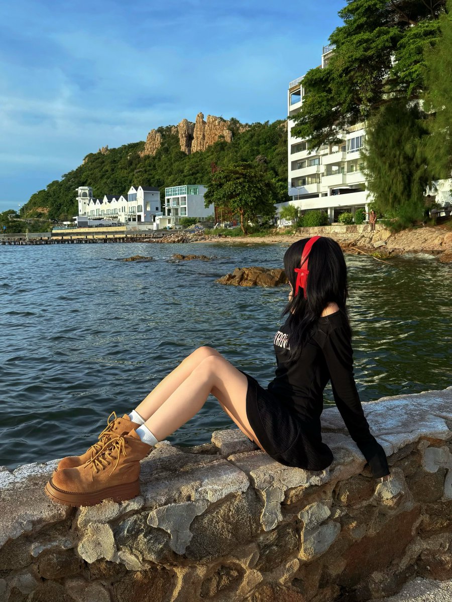 yoxrgravity's tweet image. ให้เป็นรองเท้าหุ้มข้อที่ชอบสุดในปีนี้แล้ว สวย 🥺