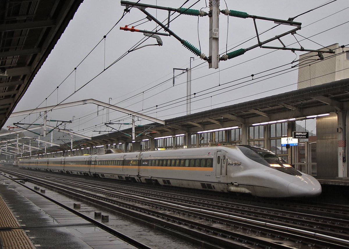 Hiroshi_project's tweet image. 福岡市内で軽く食事がてら呑みたいところですが・・・福岡市内の宿が高くて良い場所がとれず。
新幹線車両基地の近くが今宵の宿のため、博多南線で博多南へ。
博多南線、帰宅客で大混雑です。

※写真の一部はイメージです。

#博多南線
#こだまレールスター