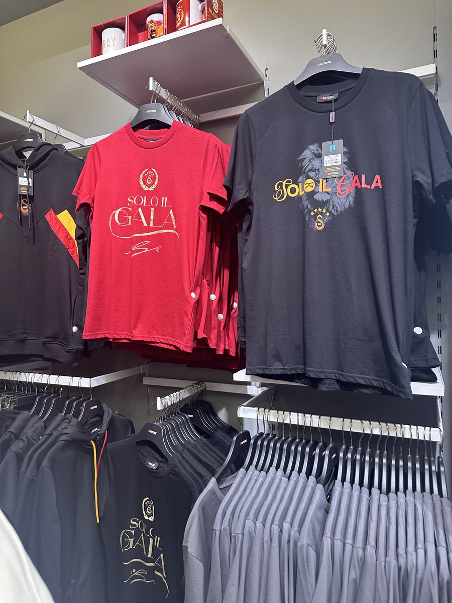 AvSpoon's tweet image. Подарочек из фирменного магазина Галатасарай)