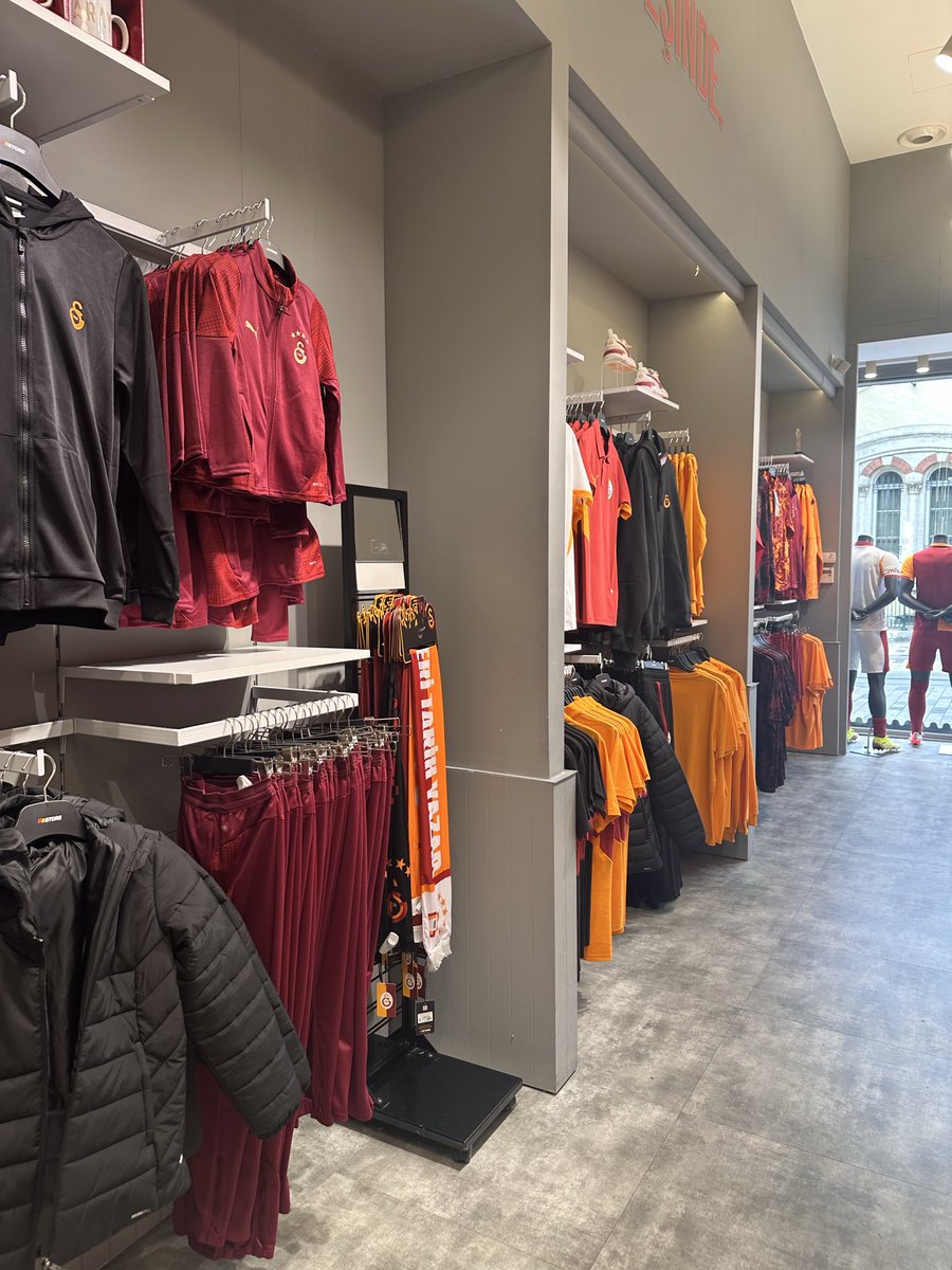 AvSpoon's tweet image. Подарочек из фирменного магазина Галатасарай)