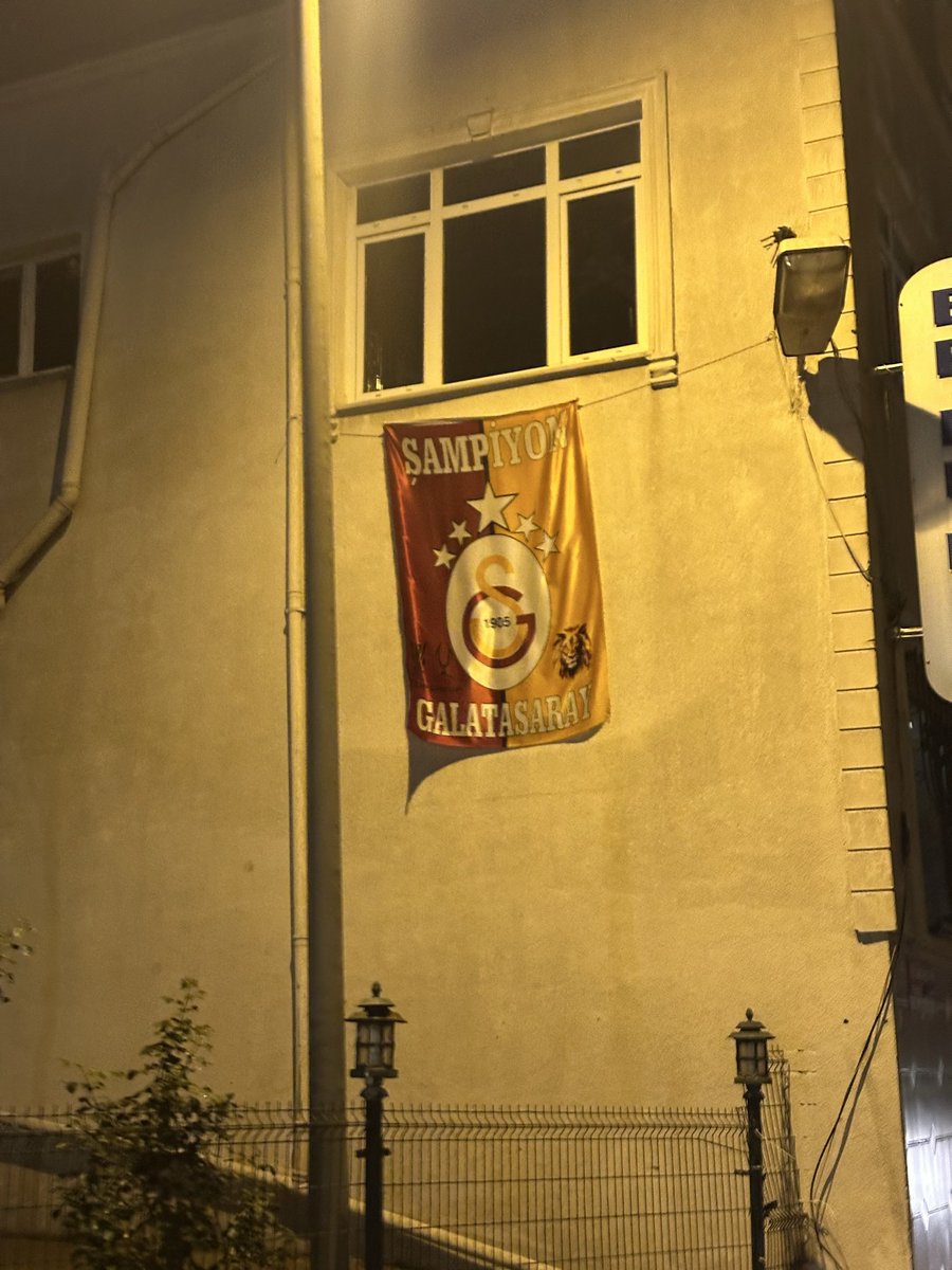 AvSpoon's tweet image. Подарочек из фирменного магазина Галатасарай)