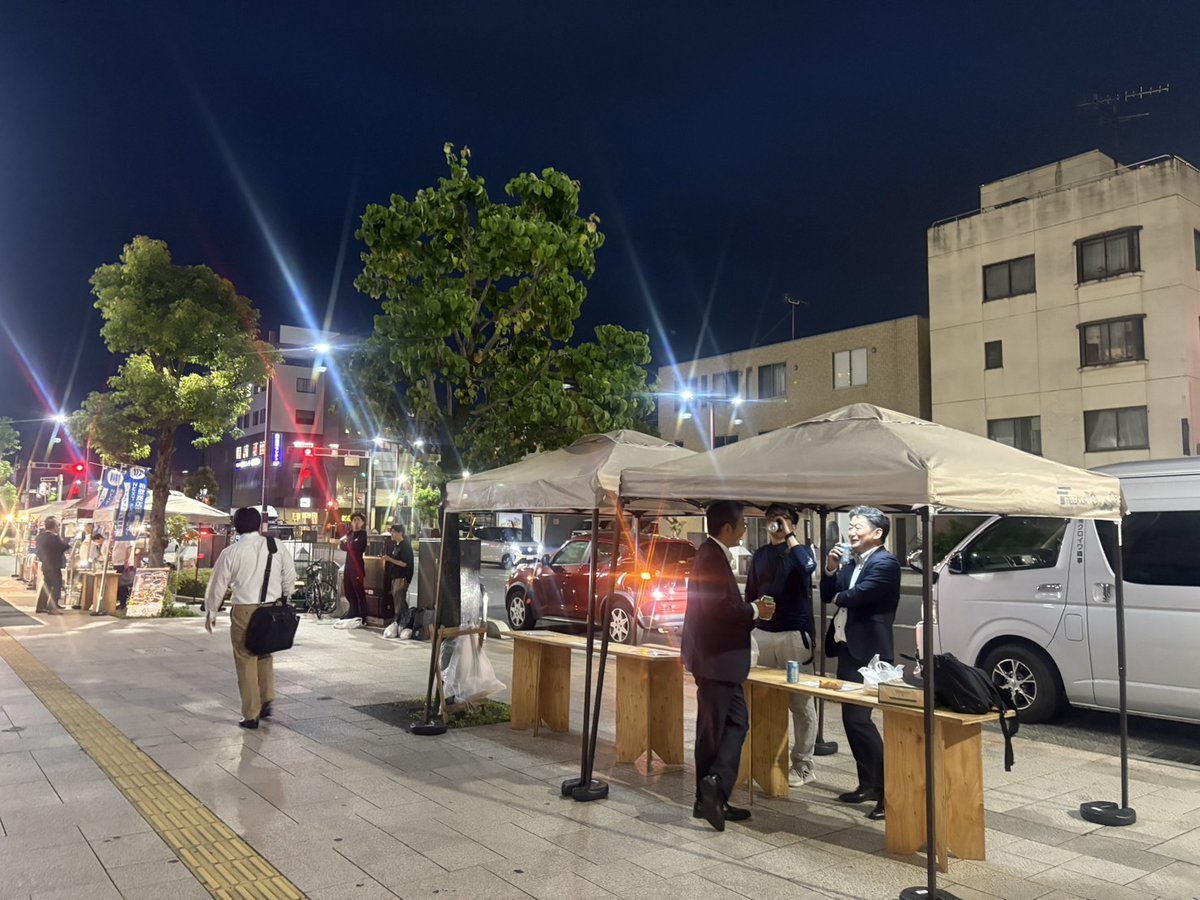 kasukabeNEXT's tweet image. かすかべ夜市🌙
10/10(金) 17時～20時
春日部駅東口駅前歩道
埼玉りそな銀行前付近と
向かい側の歩道 chocoZAP前
にて開催♪︎
出店は9店舗✨イートインスペースｱﾘ
秋風を感じながら🍂出来立てフードなど
夜空の下で🌙お召し上がりください😋
〈次回は10/24(金)〉
#春日部 #かすかべ夜市
#ほこみち