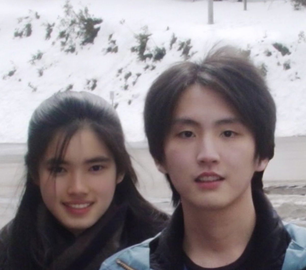 IDEAZONETIMER's tweet image. เห็นรูปชัด ๆ ของป๊าม้า 
ก็อดไม่ได้ 555 โอยยยยย
ภูหล่อเหมือนป๊า ภีมหล่อเหมือนม้าอ่ะ
(ละม้ารูปนี้หน้าหล่อมาก)
#PHUTATCHAI
#PEEMTANAT