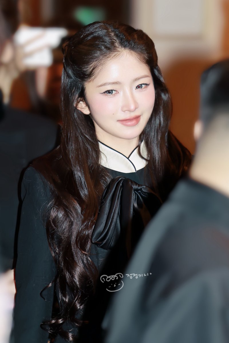 Reintaosheart's tweet image. 251005
˚‧🐈⬛ 🎼₊⁺ ♡̶♡̶₊⁺⑉
#REI #레이 #レイ
#IVE #아이브 @IVEstarship
#ValentinoSS26 @MaisonValentino
#REIxValentino #ValentinoFireflies