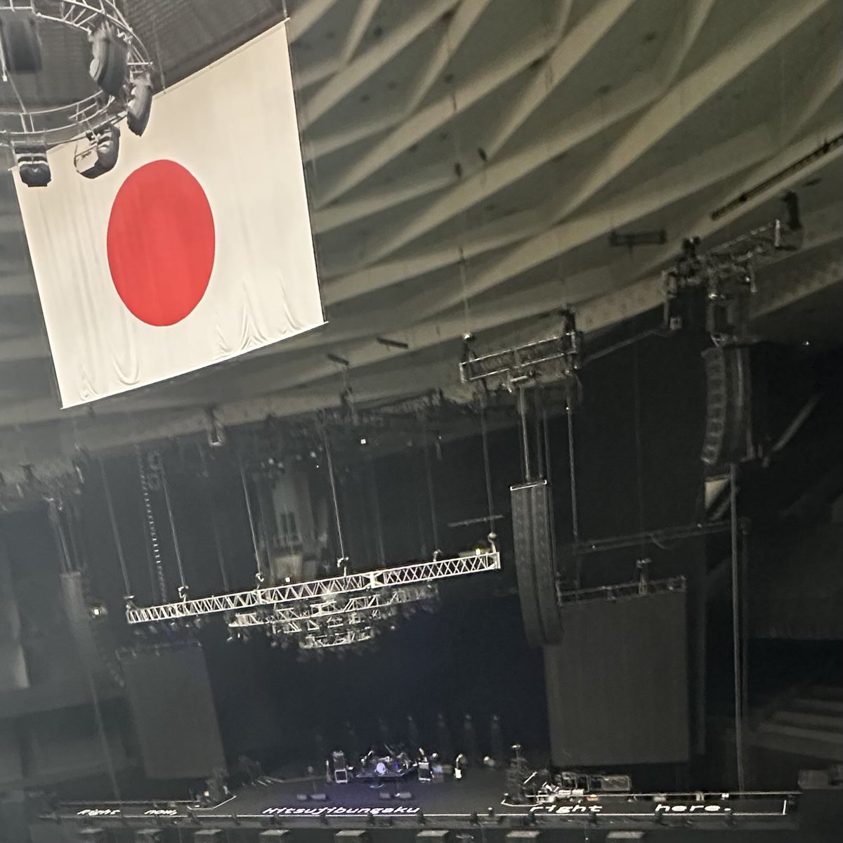 atomtostoI's tweet photo. 羊文学さん、
初めてにしては 良い眺め⟡.·*.
more than words、Burning 楽しみ。

#羊文学 #羊文学日本武道館 https://t.co/Y5Z2GvlXG1