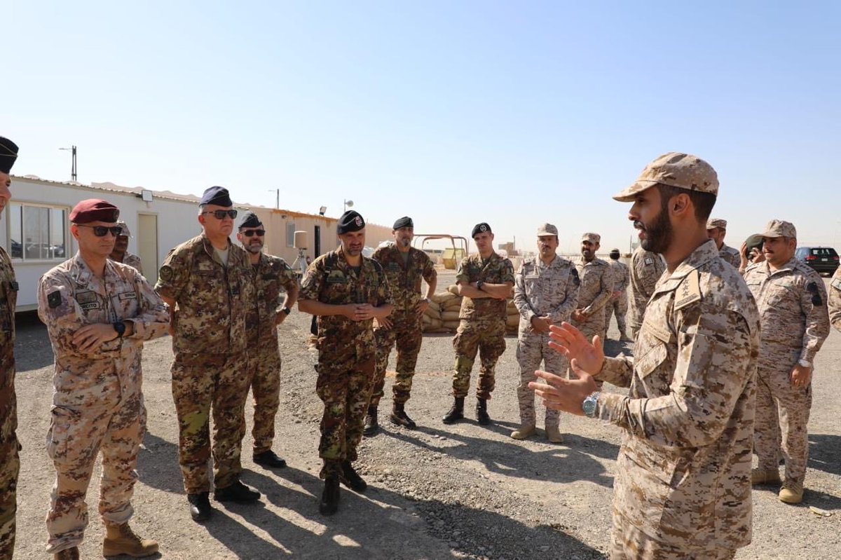 الجيش الإيطالي  في زيارة  لقوات الدفاع الجوي السعودي بمدينة الرياض، 
وكان المتحدث الرسمي بإسم الكتائب : النقيب مهندس // محمد بن علي ال شامر.