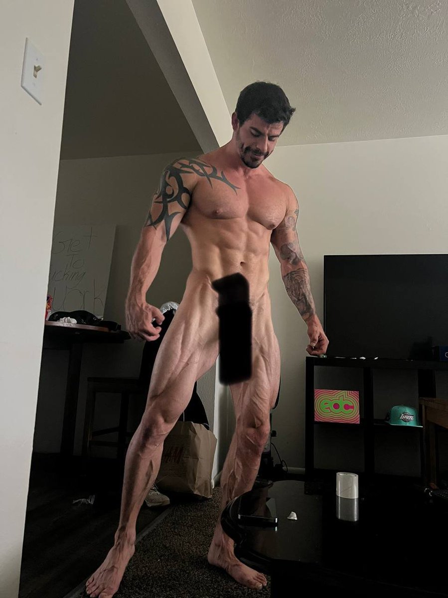 Some things are better left to the imagination 😌 Wanna see the uncensored version? 
onlyfans.com/slashowens/tri…